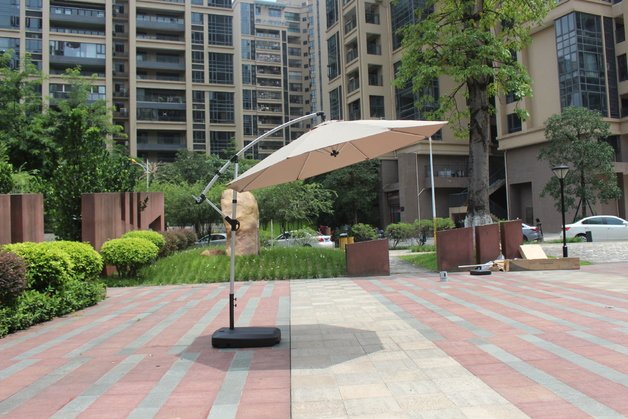 Outdoor Cantilever Umbrella with Crank Handle