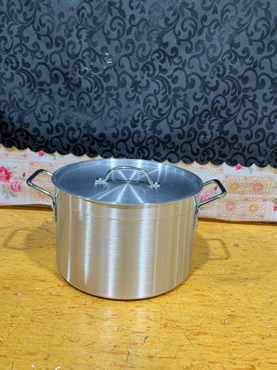 Aluminum Pots with Lids 25CM - 34CM Commercial/Domestic